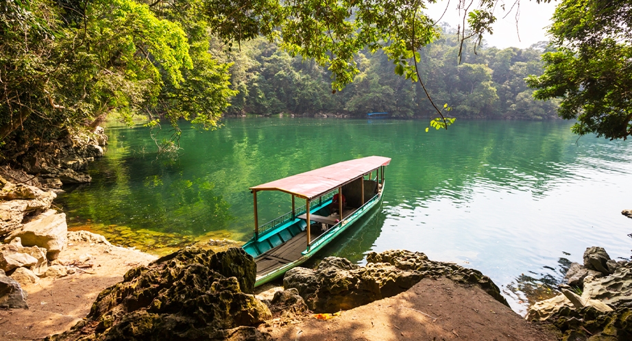 Croisière sur lac Ba Bể Vietnam