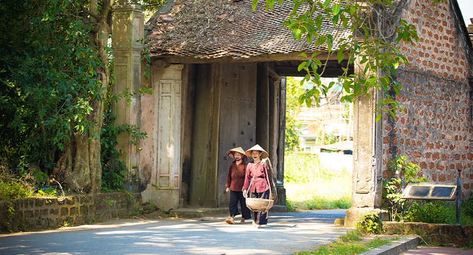 La porte du village ancien de Duong Lam