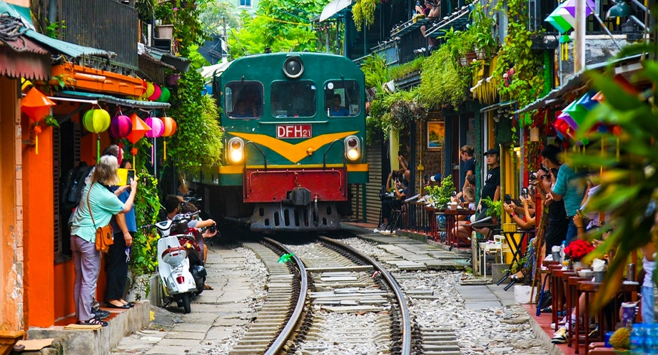 922-40-hanoi-vietnam