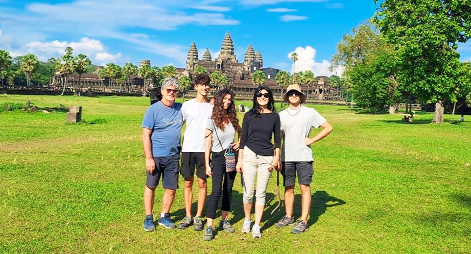 922-104-angkor-wat-cambodia