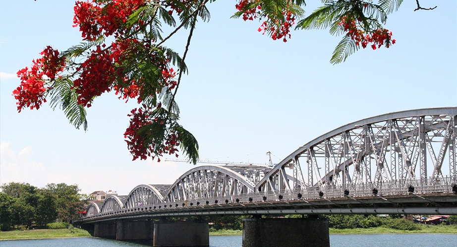 Pont Truong Tien à Hué