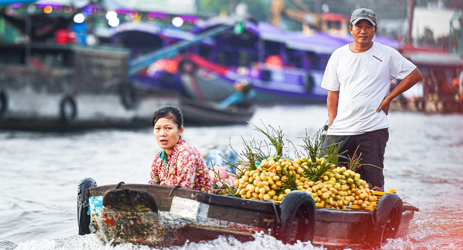 Vente des fruits au marché de Cai Rang