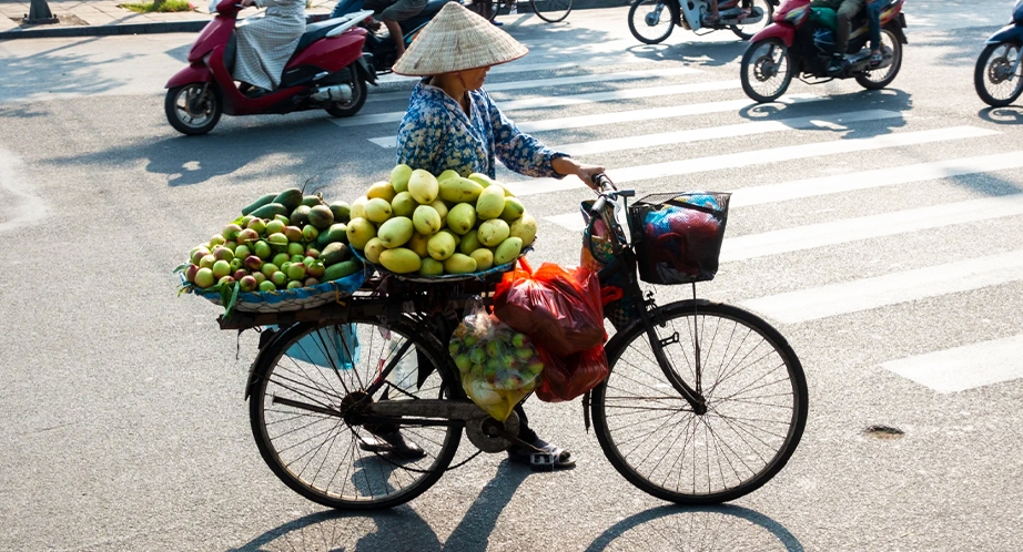 Vendeurs ambulants à Hanoï