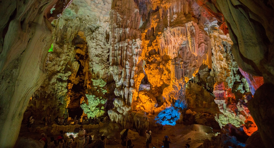 Grotte à la baie d'Halong