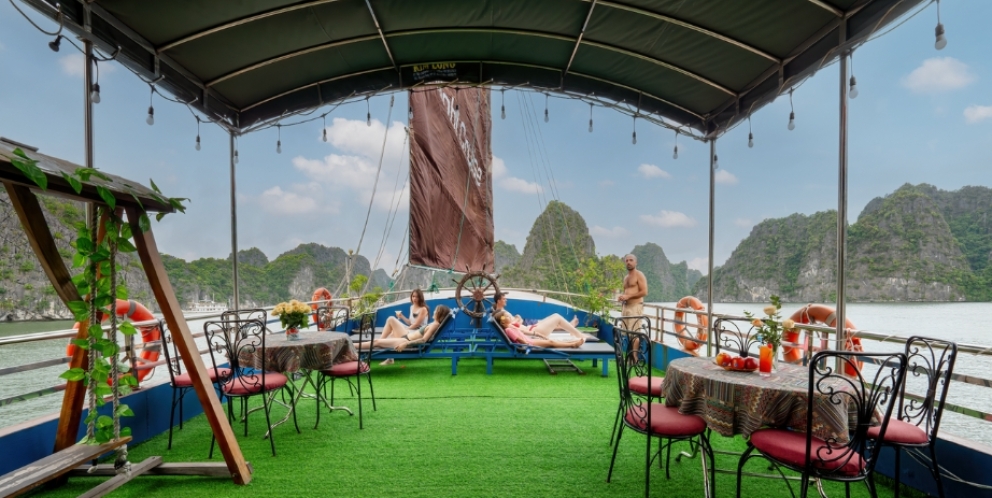 Vue magnifiquede la baie de Lan Ha de la jonque 
