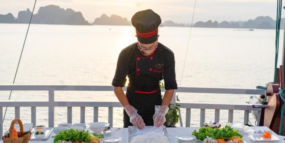 Participer au cours de cuisine à bord 