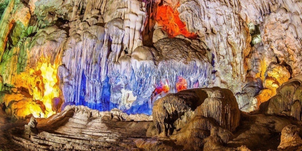 Découvrir la grotte de Sung Sot 