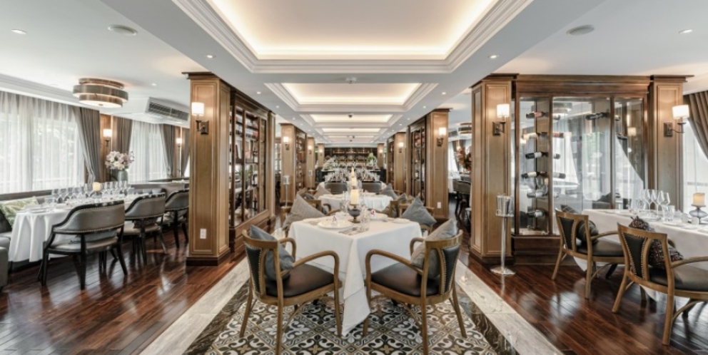 Restaurant elegant sur la jonque