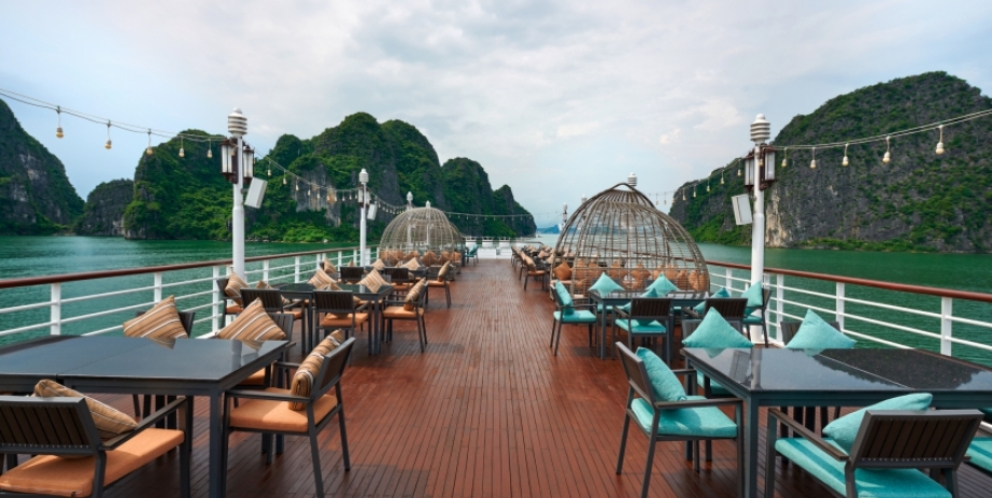 La grande terrasse pour admirer la baie d'Halong