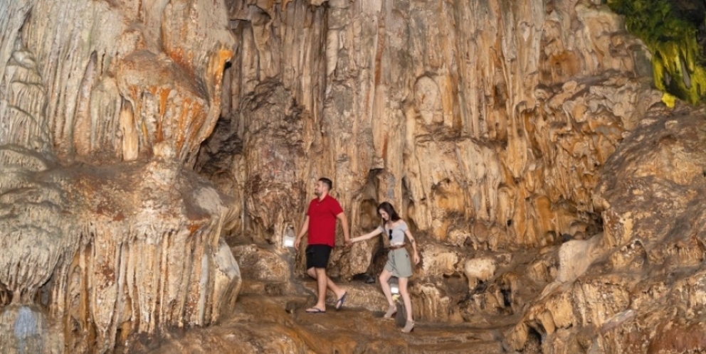 Grotte de Surprise ( grotte de Sung Sot) 