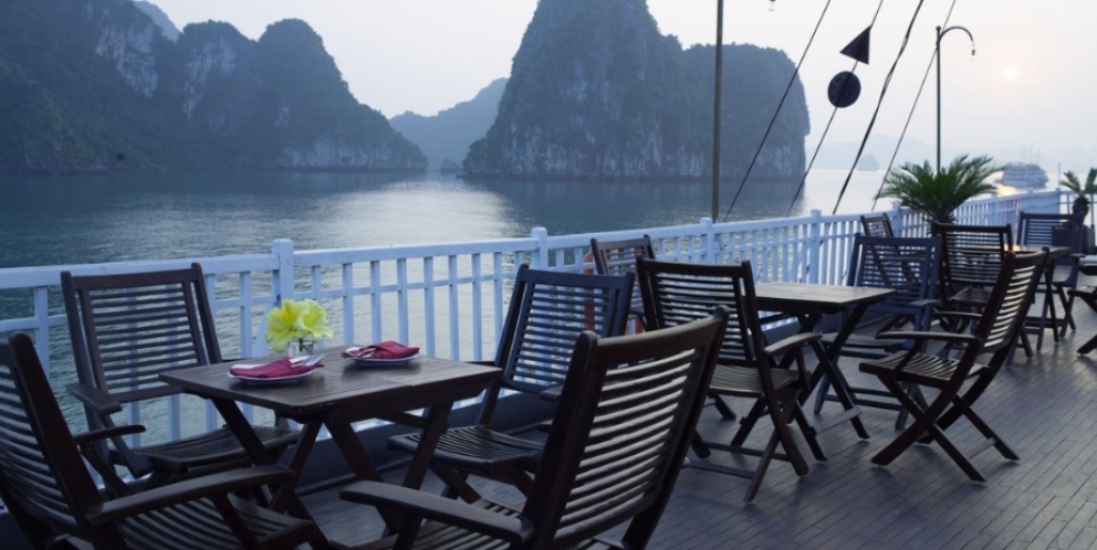 Terrasse parfaite pour admirer la baie de Bai Tu Long