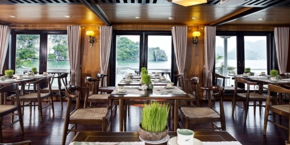 Restaurant traditionnel sur bateau