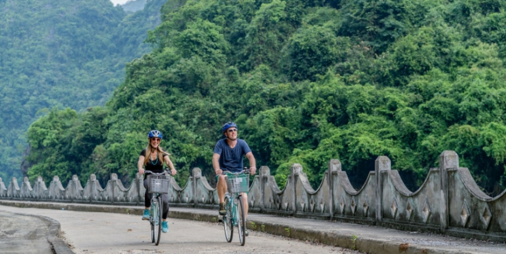 Faire de vélo au village de Viet Hai 
