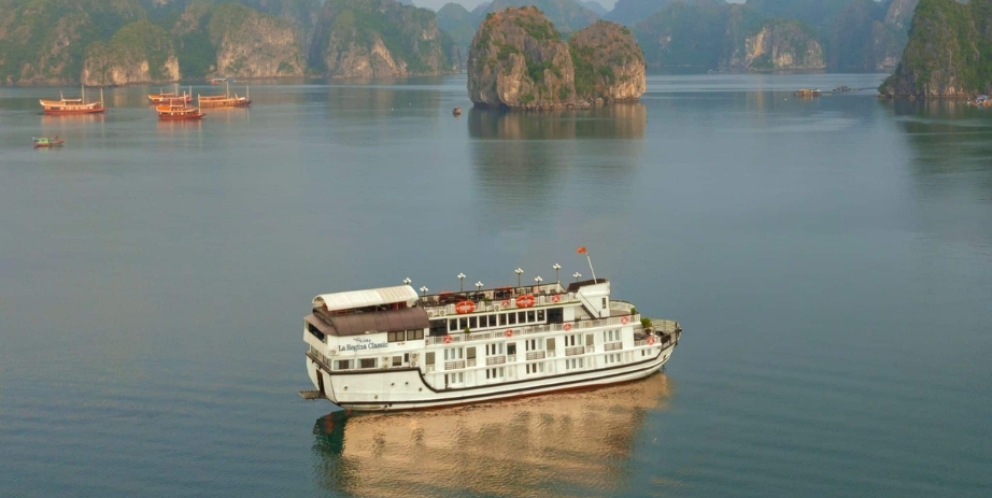 La croisière La Regina Classic dans la baie de Bai Tu Long 