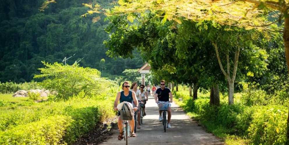 Faire du vélo au village de Viet Hai 