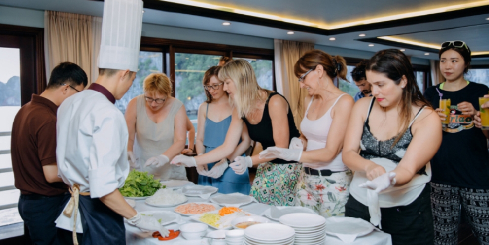 Cour de cuisine sur la jonque 