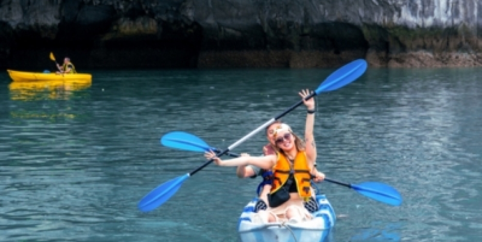 Kayak sur la baie d'Halong