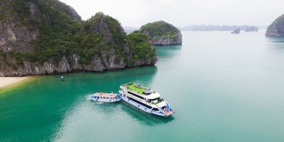 Jonque La Casta dans la baie d'Halong