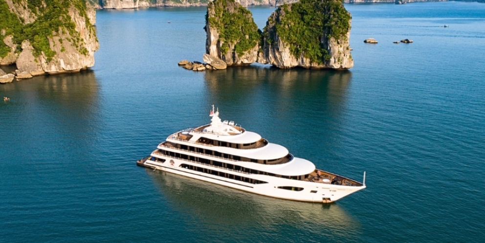 La croisière bateau Scarlet Pearl dans la baie de Lan Ha 