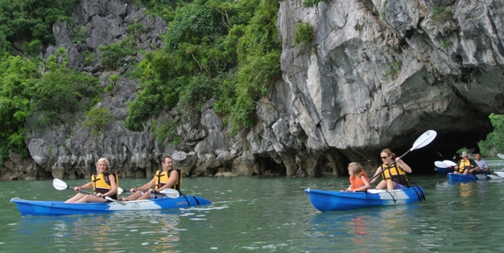 Explorez de magnifiques grottes en kayak