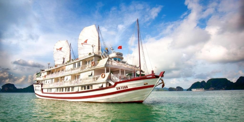 Croisière Signature Royal dans la baie de Bai Tu Long