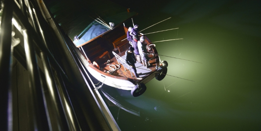 Pêche au calamar en bateau la nuit