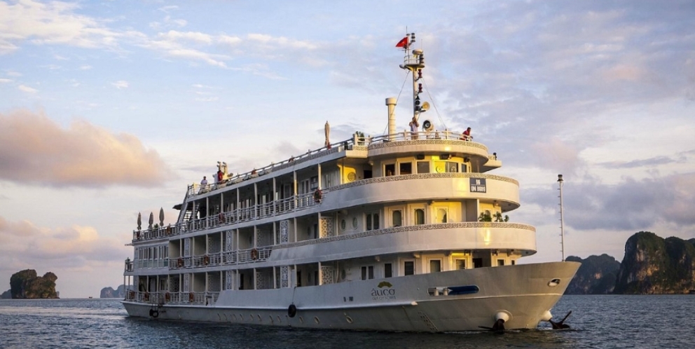 Admirer la beauté de baie d'Halong avec la jonque Au Co 