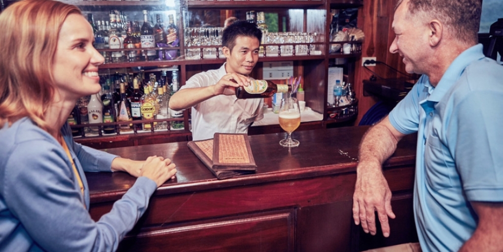 Joyeux moment au bar