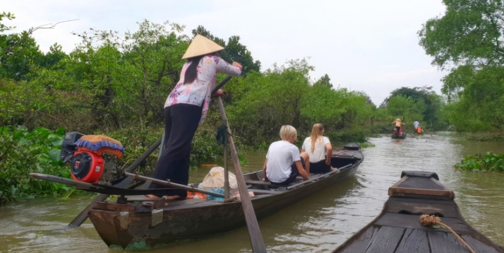 Promenade tranquille en bateau à rames