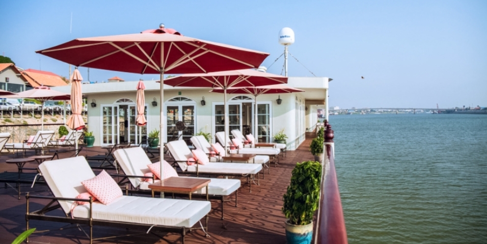 Terrasse ensoleillée avec la meilleure vue sur le Mékong