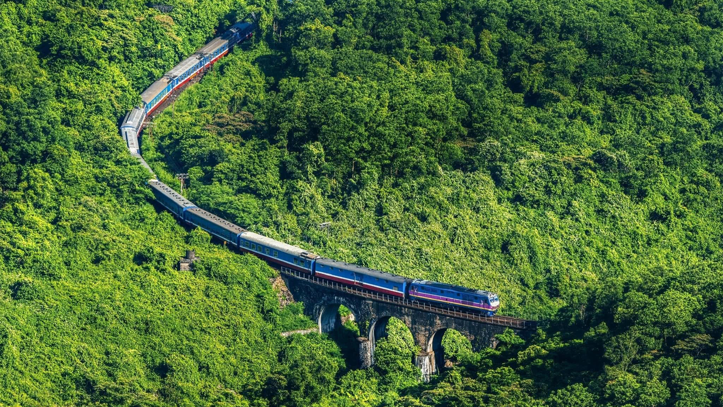 Le train sur le col de Hai Van