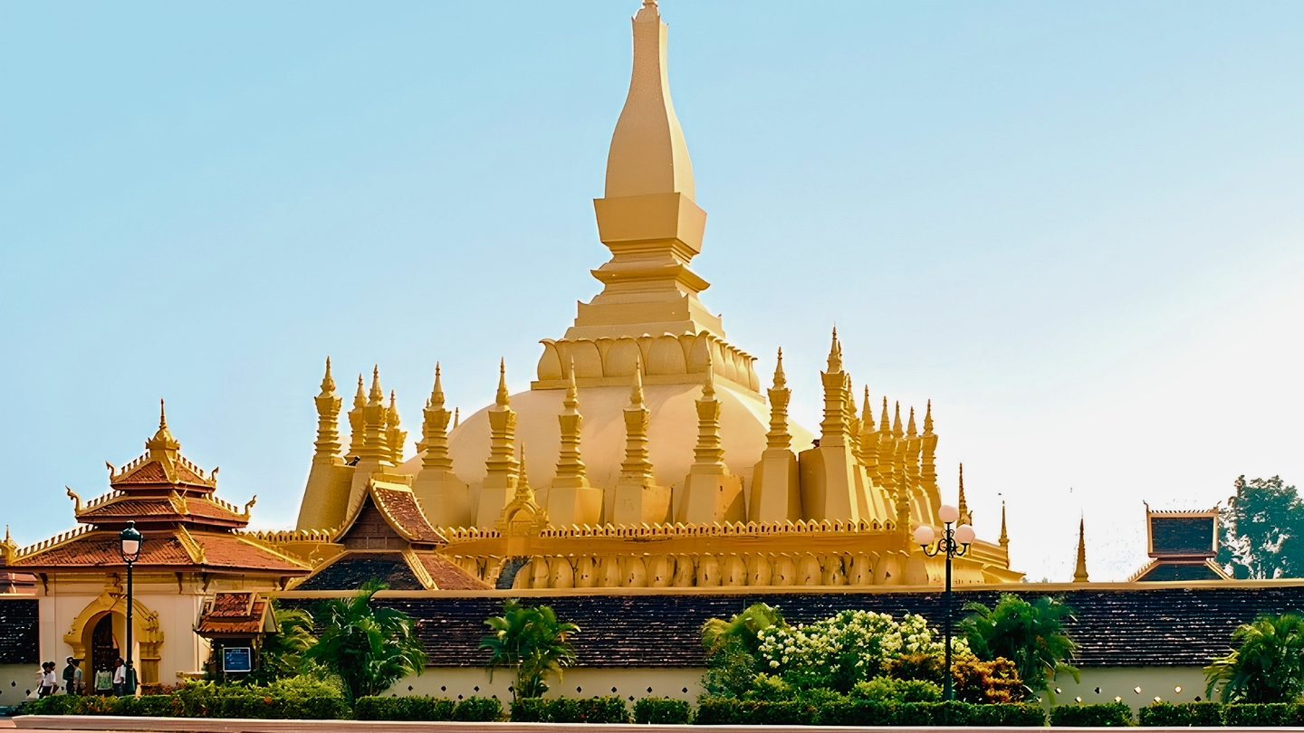Admirer le Pha That Luang, monument emblématique du Laos