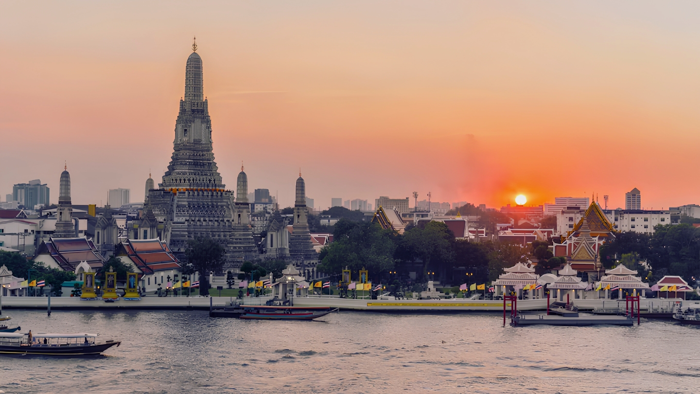 Wat Arun, un joyau doré au bord du Chao Phraya