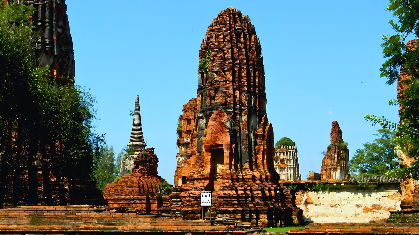 La beauté intemporelle du Wat Mahathat pendant un voyage Thaïlande Cambodge