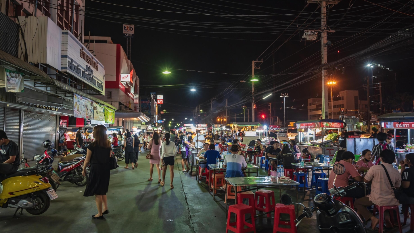 Où manger à Kanchanaburi en novembre ? Street food Kanchanaburi est une bonne idée