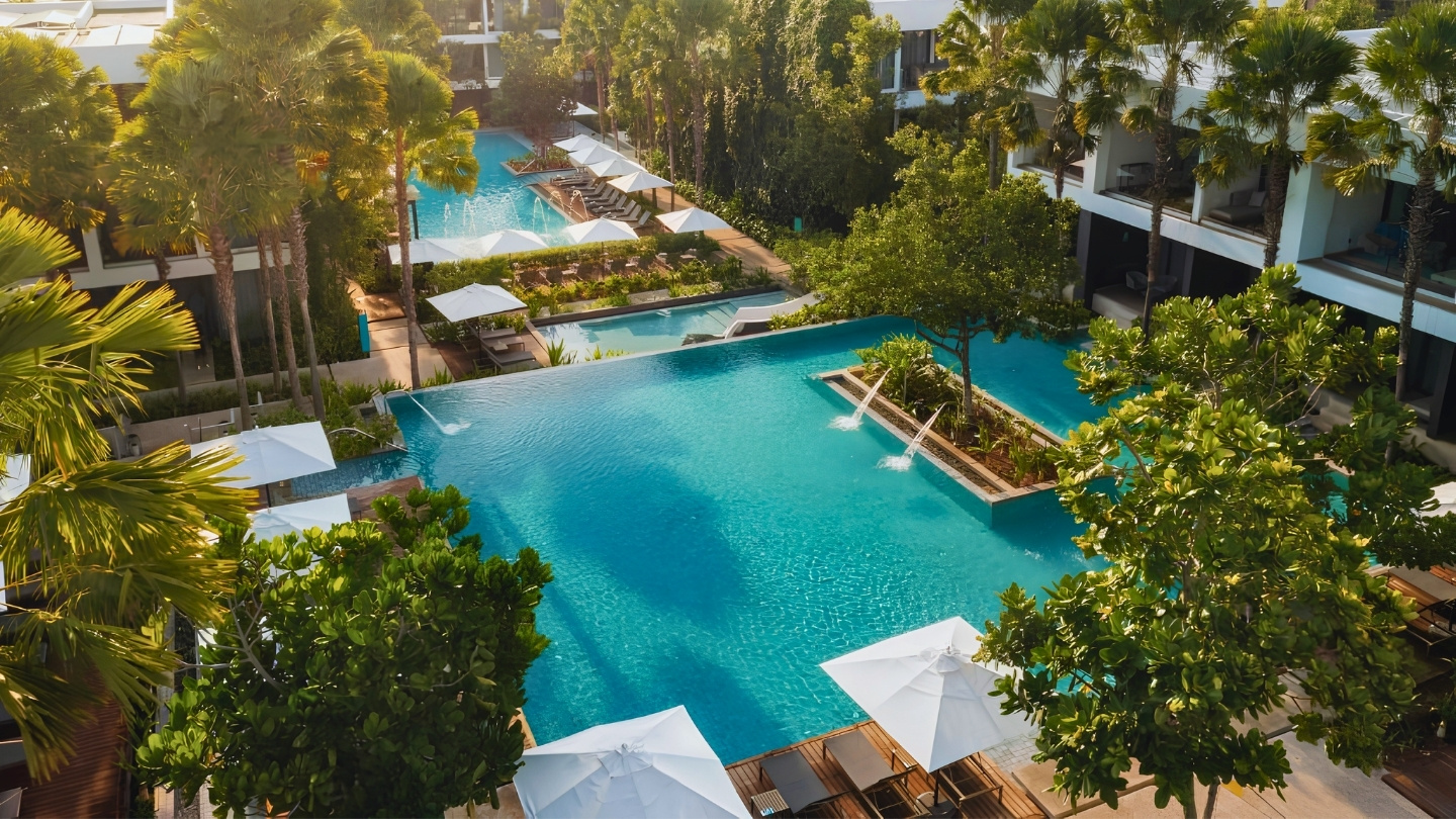 Des piscines turquoise dans l’un des meilleurs hôtels de luxe Thaïlande