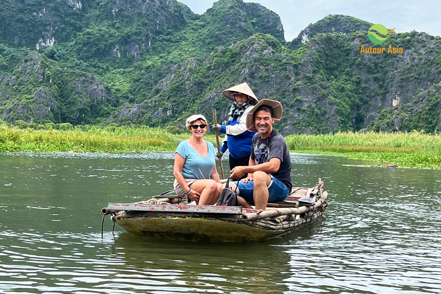 900x600-5-Croisiere-en-Barque-a-NinhBinh