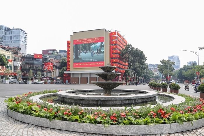 La place Dong Kinh - Nghia Thuc, entre rues pi&eacute;tonnes et ambiance locale