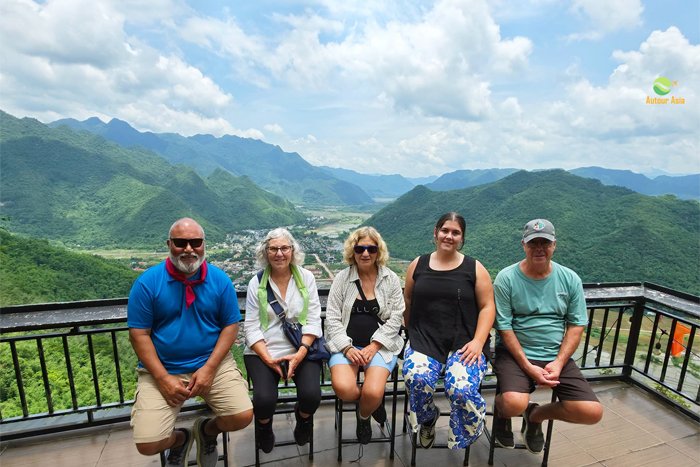 Les clients d'Autour Asia pendant leur voyage de découverte au Vietnam