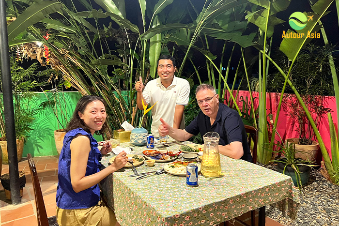 Dîner chez un local