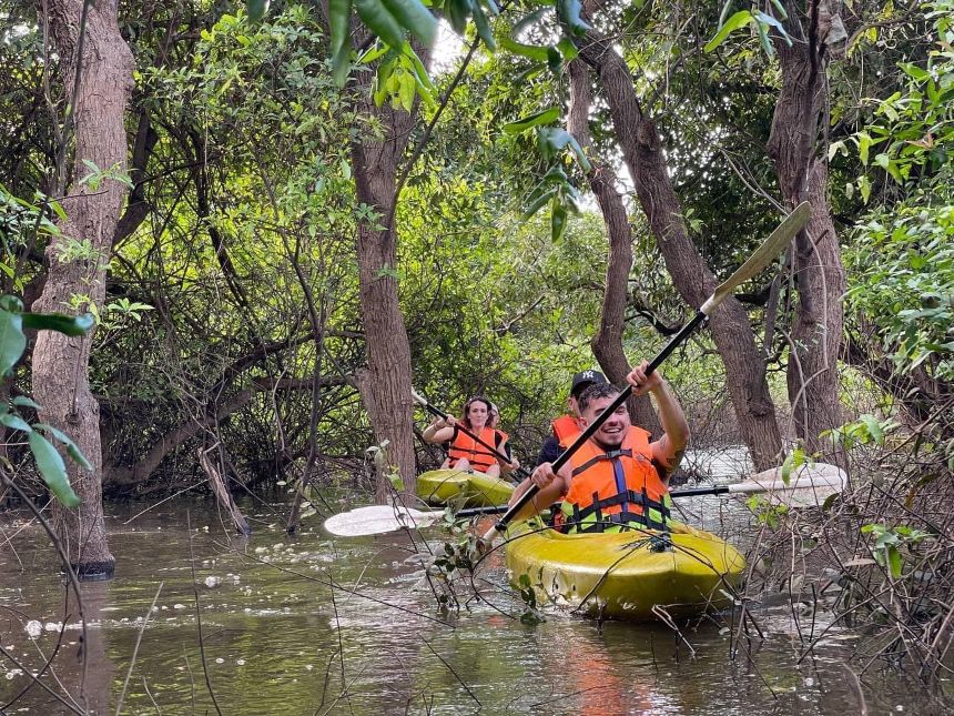 13-Kayaking-Mechrey-Floating-Village-Siem-Reap