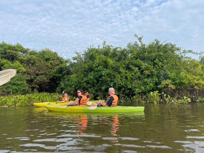 6-Kayaking-Mechrey-Floating-Village-Siem-Reap