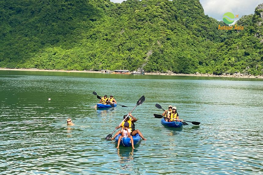 900x600-3-Kayak-in-Lan-Ha-Bay-Vietnam