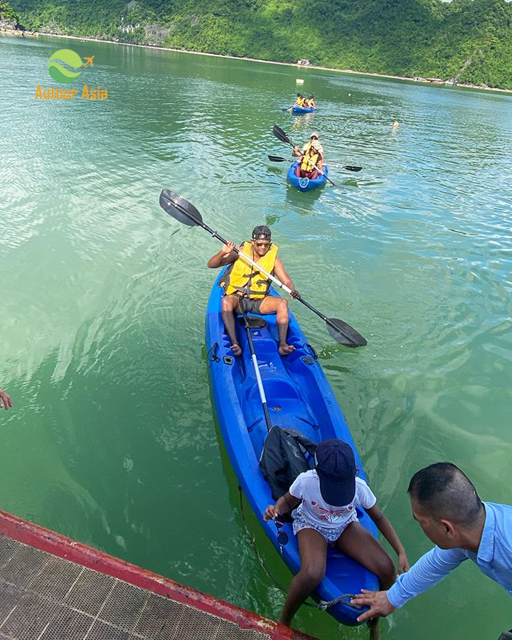 900x600-5-Kayak-in-Lan-Ha-Bay-Vietnam