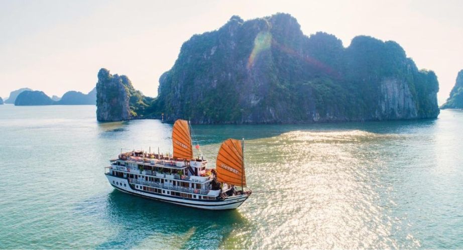 Jonque Victory dans la baie dHalong