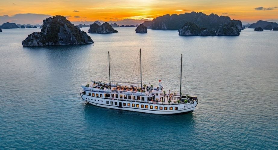 Croisière Treasure Junk dans la baie de Bai Tu Long
