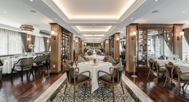 Restaurant elegant sur la jonque