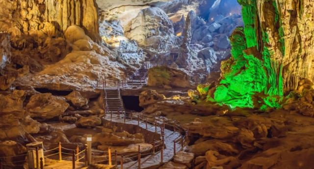 Grotte colorée de Sung Sot