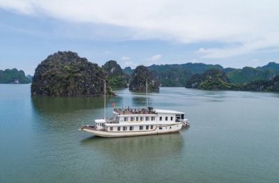 Hanoï - Baie dHalong - Grotte de Sung Sot - Région de Trinh Nu (L,D)