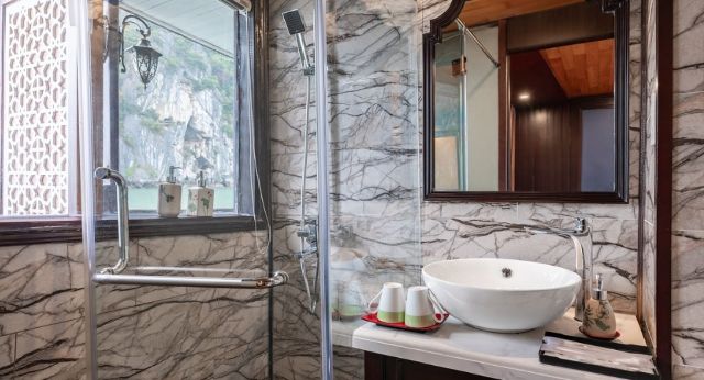 Salle de bain bien équipé